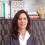 Professeur de yoga passionnée et ouverte d'esprit disposant d'une grande connaissance yoga therapie, philosophie et anatomie